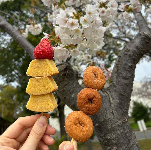 食べづらいサンドイッチ、串に刺したら？　「天才すぎる！」「真似したい」