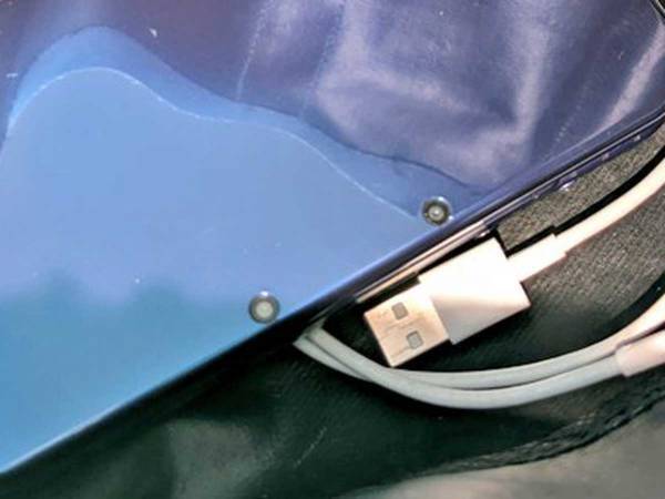 外出先でカバンを開けると？　１枚の写真に「そうはならんやろ」「笑った」