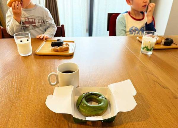 始業式の朝に『ミスドのドーナツ』を用意すると？　小２の反応に「さすがです」