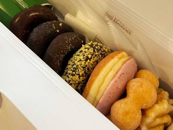 始業式の朝に『ミスドのドーナツ』を用意すると？　小２の反応に「さすがです」