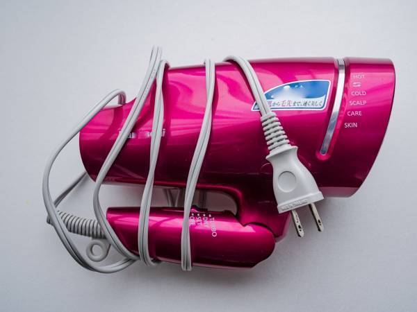 ドライヤーのコードを『くるくる』はNG　危険性に「もうやめます…」