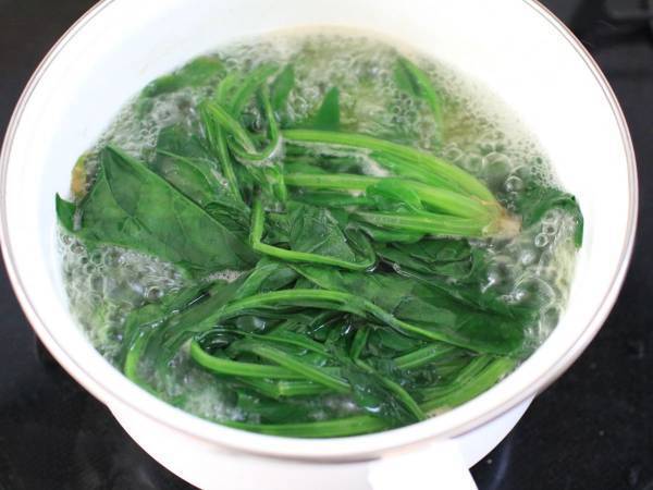 ホウレンソウのゆで汁の思いもよらぬ活用法に「驚いた」「想定外」