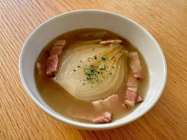 新タマネギを鍋に入れるだけ！　簡単すぎて何度も作りたくなるレシピが？