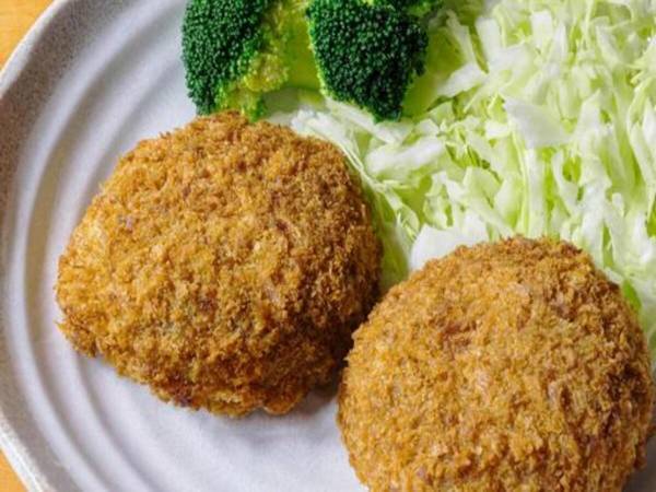 節約なのにガッツリ！　「豚こまのメンチカツ風」がおいしそう