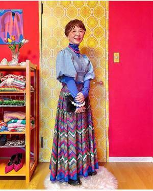 還暦の母親が『ギャル服』を着たら？　写真に７万『いいね』！