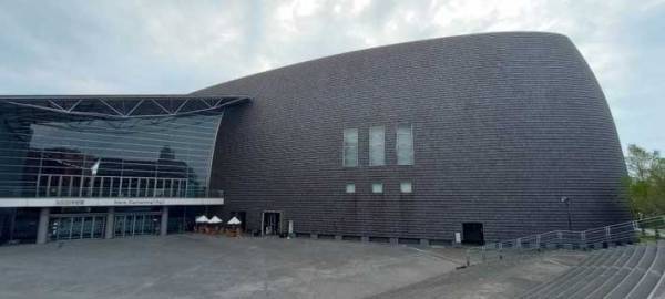 皆さんもお考えください　奈良の住宅地で撮影された『巨大な壁』の正体とは