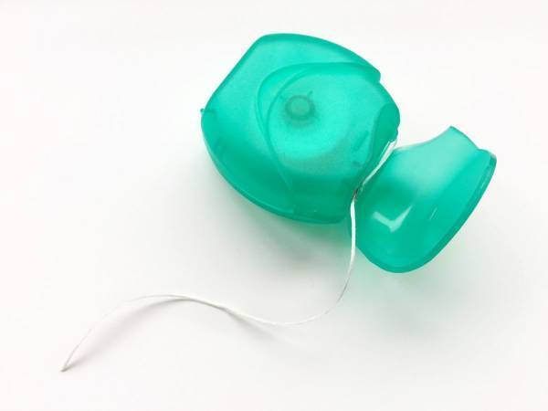 アレで髪を撫でるだけ　アホ毛や寝癖が一瞬で直す方法に「やってみます」