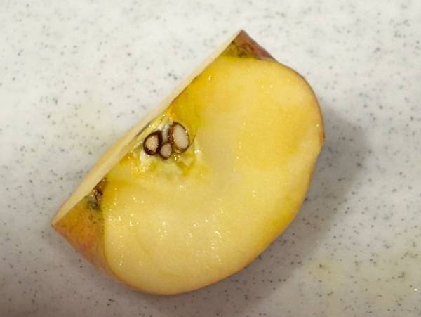 農水省がおすすめ！　リンゴの変色を元に戻す方法に「みずみずしい」「食欲増進」