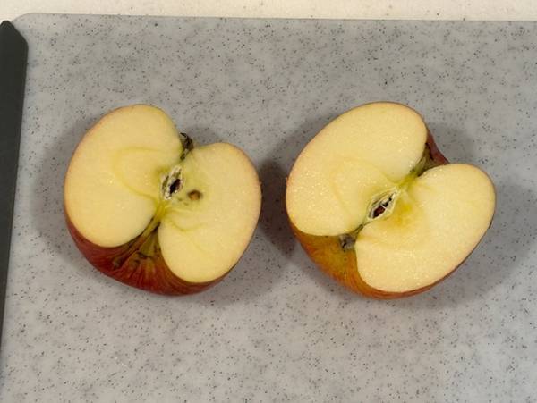 農水省がおすすめ！　リンゴの変色を元に戻す方法に「みずみずしい」「食欲増進」