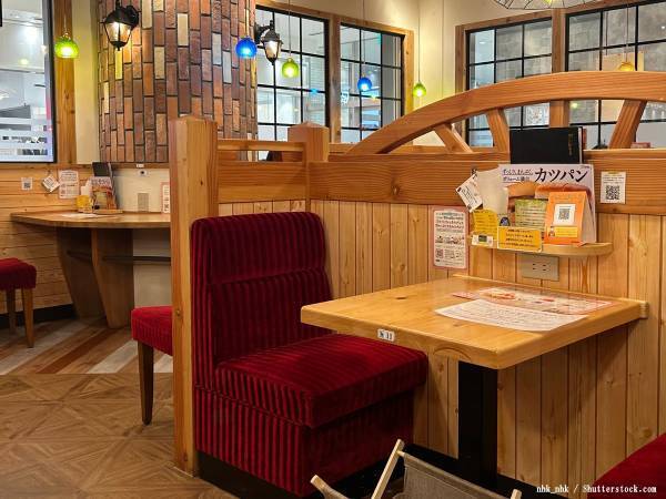 コメダ店員が『客が帰ったテーブル』におじぎ　理由に「分かるなぁ」
