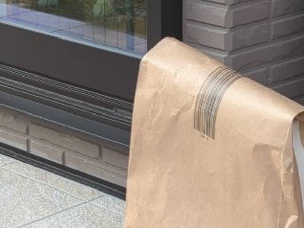 「荷物の配達が完了しました」　写真を見ると…「これは１００点」「笑顔になった」