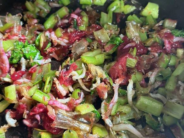 白米に飽きたらコレ！　小松菜と梅干しの『混ぜご飯』がウマい　「絶対においしいやつ」「彩りがいいね」