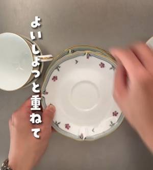 ティーカップがかさばって困るなら？　場所を取らずに食器棚に収納するコツに「ナイスアイディア」