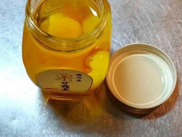 固い瓶の蓋をいとも簡単に開けられる方法に「そうすればよかったのか！」