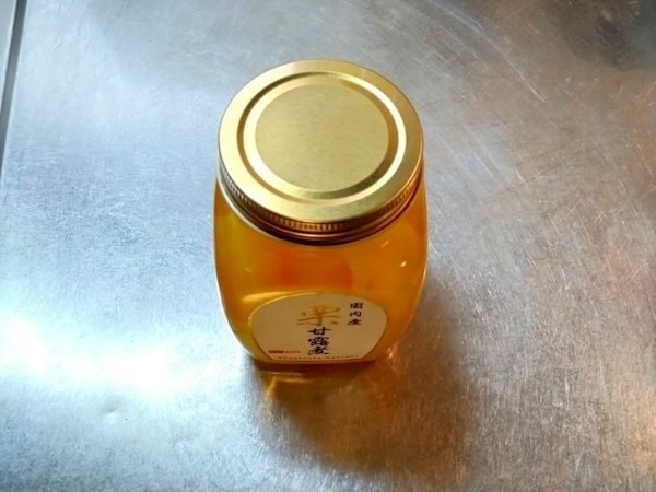 固い瓶の蓋をいとも簡単に開けられる方法に「そうすればよかったのか！」