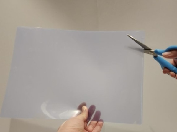 クリアファイルの意外な活用法に「ナイスアイディア」「素晴らしい」