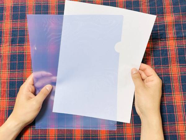 クリアファイルの意外な活用法に「ナイスアイディア」「素晴らしい」