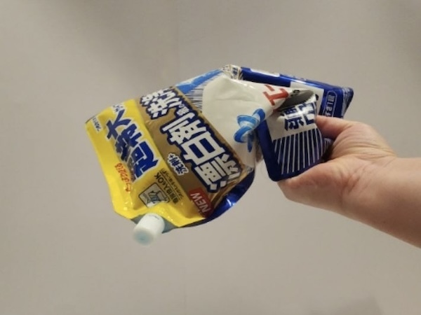 クリアファイルの意外な活用法に「ナイスアイディア」「素晴らしい」