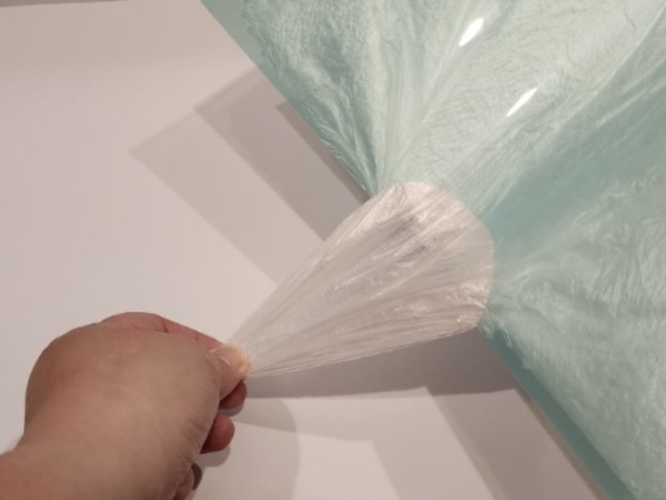 クリアファイルの意外な活用法に「ナイスアイディア」「素晴らしい」