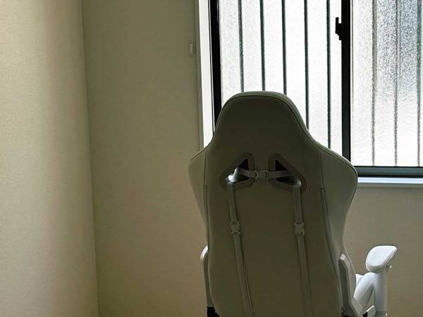 うっかり椅子だけが新居へ　出来上がってしまった『ヤバげな部屋』がこちら