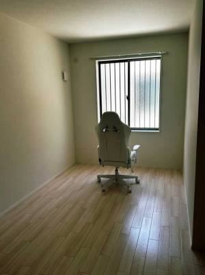 うっかり椅子だけが新居へ　出来上がってしまった『ヤバげな部屋』がこちら