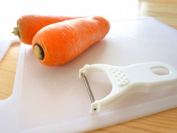 そのピーラー、逆手で持ってみて　メリットに「今日からコレ」「目から鱗」