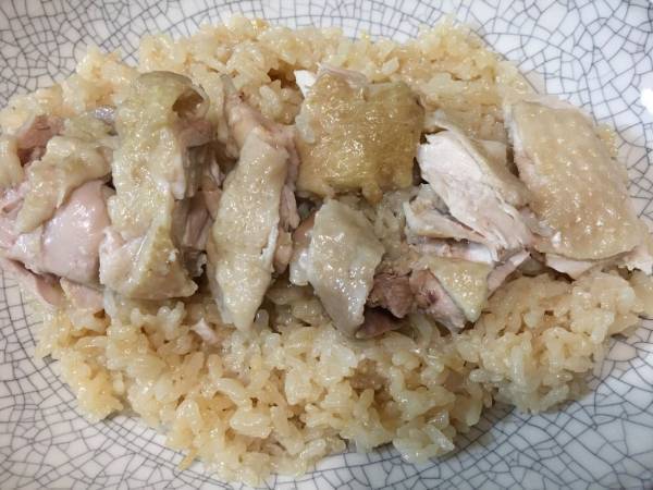 炊飯器に米と鶏もも肉を入れて炊いてみたら　思わぬクオリティに「たまげた！」