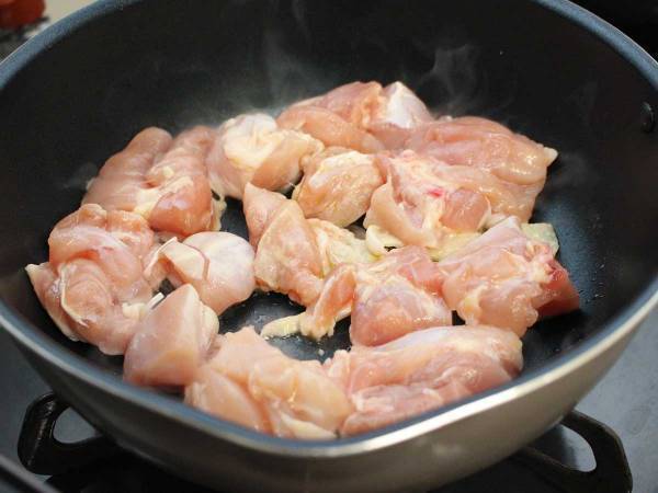 から揚げだけじゃない　鶏モモ肉の簡単レシピに「おいしそう」「やってみたい！」