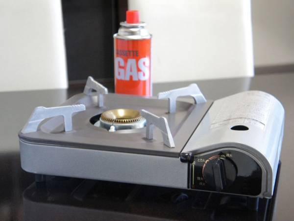 カセットコンロ使用時にコレやめて　企業の注意喚起に「危ないとこだった…」