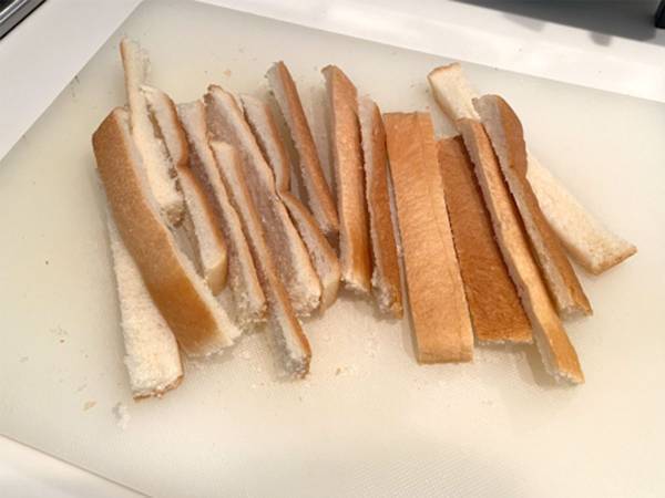 ５歳児「おいしすぎる」　レンジで簡単に作れる『食パンの耳ラスク』がうますぎた！