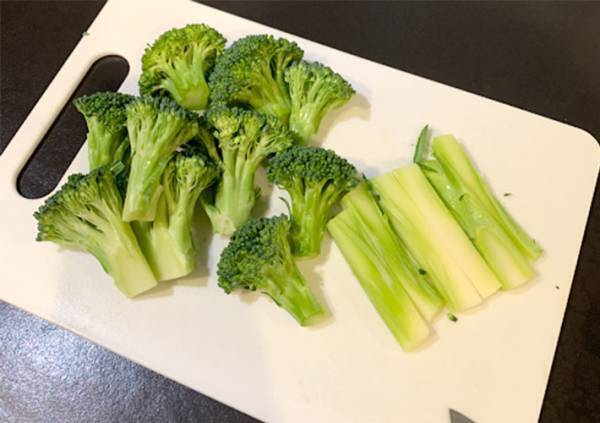 ゆでるしか思いつかないブロッコリー　新レシピに、家族「えー！」「超うま」