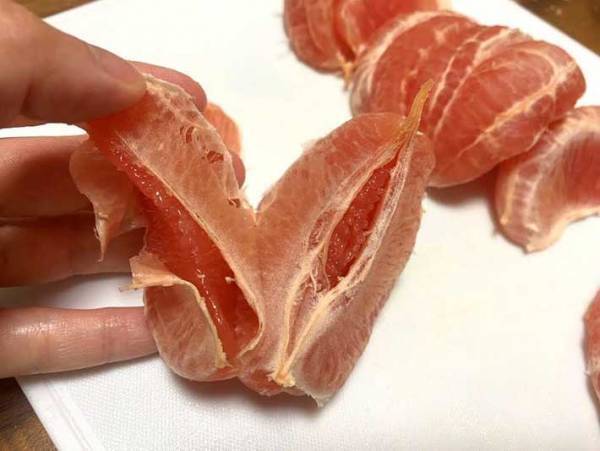 みかん感覚で食べられる！？　グレープフルーツ皮むきが超ラクになる裏技
