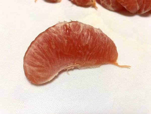 みかん感覚で食べられる！？　グレープフルーツ皮むきが超ラクになる裏技