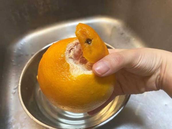 みかん感覚で食べられる！？　グレープフルーツ皮むきが超ラクになる裏技