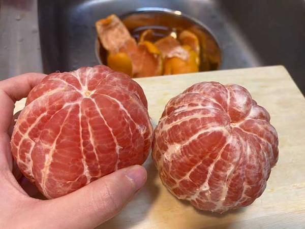 みかん感覚で食べられる！？　グレープフルーツ皮むきが超ラクになる裏技