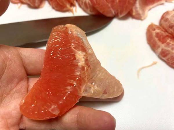 みかん感覚で食べられる！？　グレープフルーツ皮むきが超ラクになる裏技