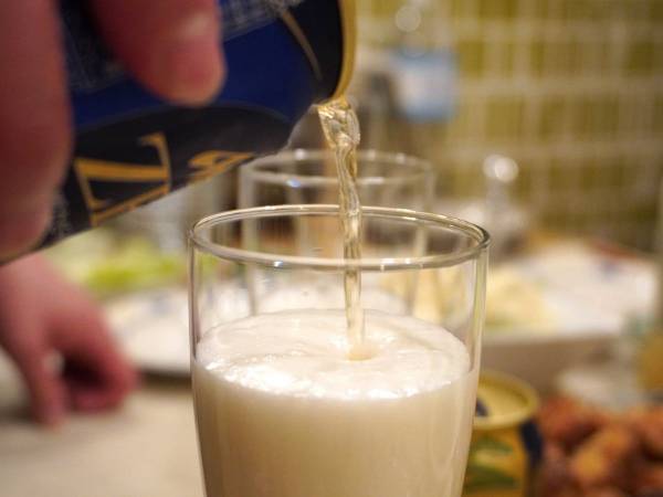 ぬるい缶ビールを最速で冷やす方法　「知らなかった」「やってみる」