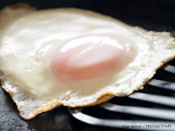 『目玉焼きご飯』の進化版！　絶品すぎる一品に、食べる手が止まらない