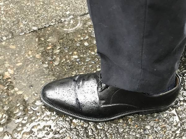 革靴が濡れてしまったら…？　洋服の青山の教えに「気を付けます」