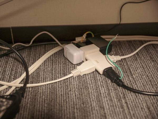 たこ足配線、なぜ発火のリスク？　電力会社の情報に「確認しないと」「軽視してた」