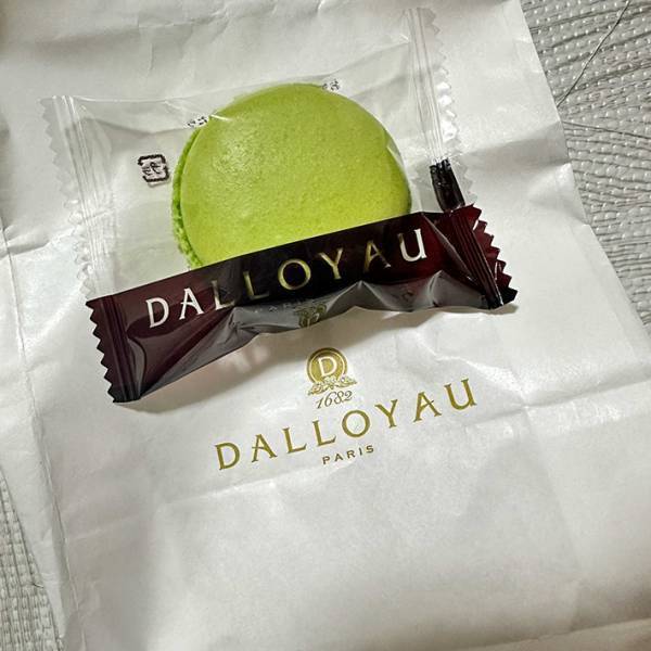 緑色のマカロンの正体に、１２万人が驚き！　商品名をよく見ると…