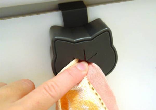 ハンガーからすぐ落ちる布巾　解決するグッズに「これなしでは考えられない」