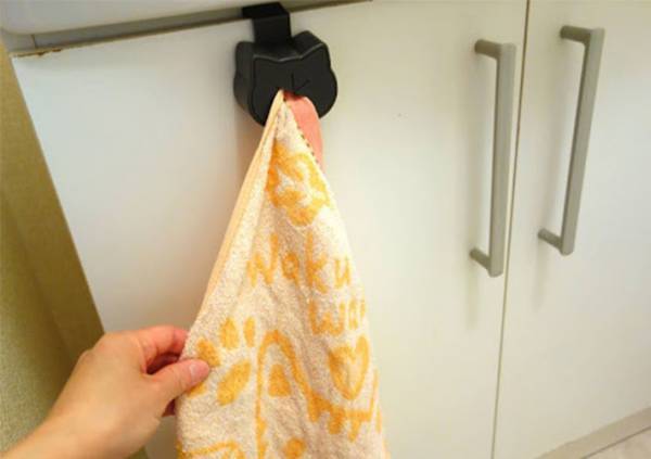 ハンガーからすぐ落ちる布巾　解決するグッズに「これなしでは考えられない」