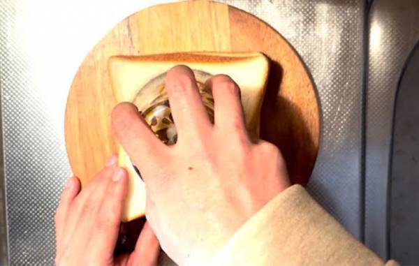 カットが面倒なサンドイッチ　包丁を使うのではなく…「こりゃ話題になる」