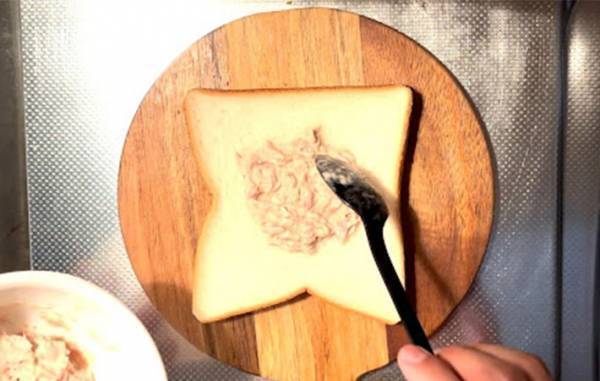 カットが面倒なサンドイッチ　包丁を使うのではなく…「こりゃ話題になる」