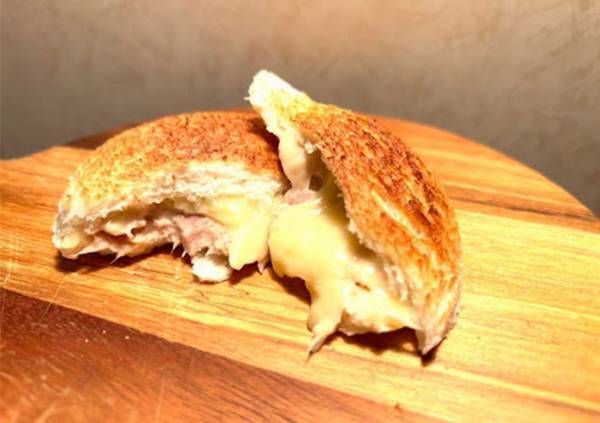 カットが面倒なサンドイッチ　包丁を使うのではなく…「こりゃ話題になる」