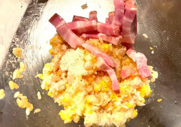 セブンが紹介する電子レンジで作るチャーハンが天才的裏技だった…！