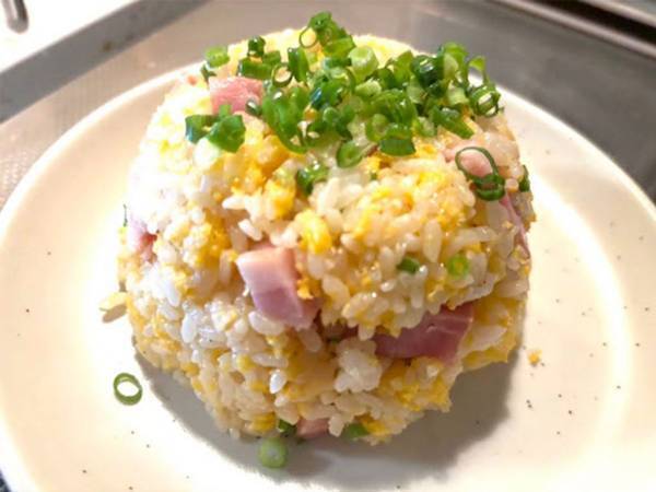 セブンが紹介する電子レンジで作るチャーハンが天才的裏技だった…！