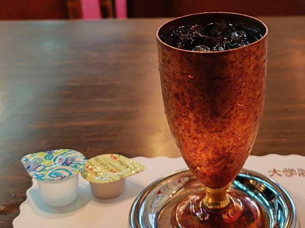 「えっ、学費いくら！？」　喫茶店の看板に「出願したい」「ちょっと入学してくる」