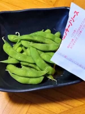 枝豆にアレかけたら激うま　発想に「秒でなくなる」「止まらん」